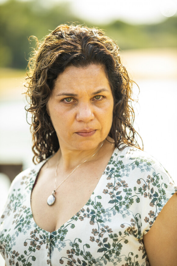 Maria Bruaca não consegue acertar o marido, se despede da filha, Guta, e tenta se atirar no rio no capítulo de segunda-feira, 1º de agosto de 2022 da novela 'Pantanal'