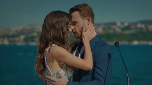 Novela turca 'Será Isso Amor?': química entre Eda e Serkan Bolat conquista público e a gente explica!