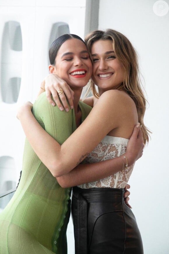 Bruna Marquezine e Sasha são amigas de longa data e têm moda como paixão em comum