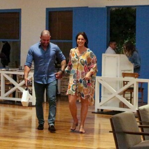 Paolla Oliveira e Diogo Nogueira passearam em shopping no Rio de Janeiro