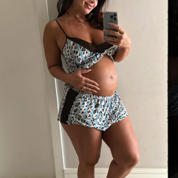 Foto de Viviane Araujo nua recebeu diversos elogios dos seguidores da atriz