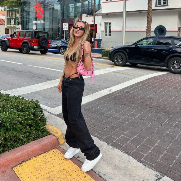 Ex-BBB Aline Gotschalg relatou como descobriu o câncer