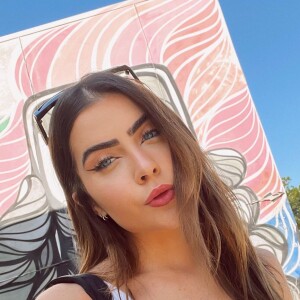 Jade Picon se submeteu a uma infiltração. O objetivo é diminuir a inflamação da musculatura através da inserção de substâncias