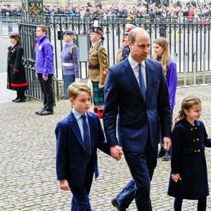 No Twitter, o príncipe William e Kate parabenizaram Meghan. "Desejamos um feliz aniversário à duquesa de Sussex".