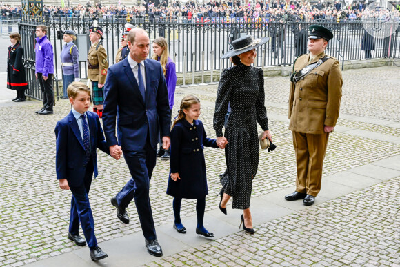 No Twitter, o príncipe William e Kate parabenizaram Meghan. "Desejamos um feliz aniversário à duquesa de Sussex".