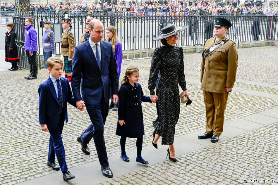 No Twitter, o príncipe William e Kate parabenizaram Meghan. "Desejamos um feliz aniversário à duquesa de Sussex".