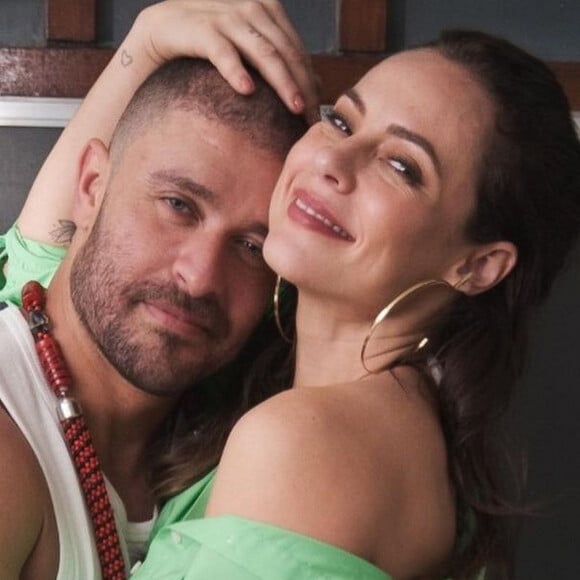 Paolla Oliveira e Diogo Nogueira apareceram agarradinhos em fotos postadas neste domingo, 7 de agosto de 2022