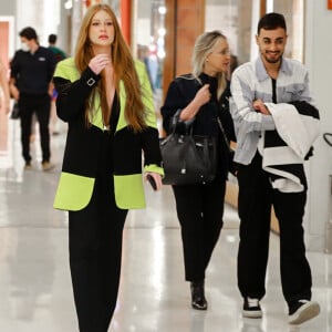 Moda Marina Ruy Barbosa: saiba detalhes do look usado por atriz em shopping do Rio