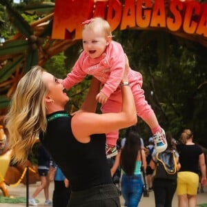 Ana Paula Siebert é mãe de Vicky, de 2 anos, fruto do casamento com Roberto Justus