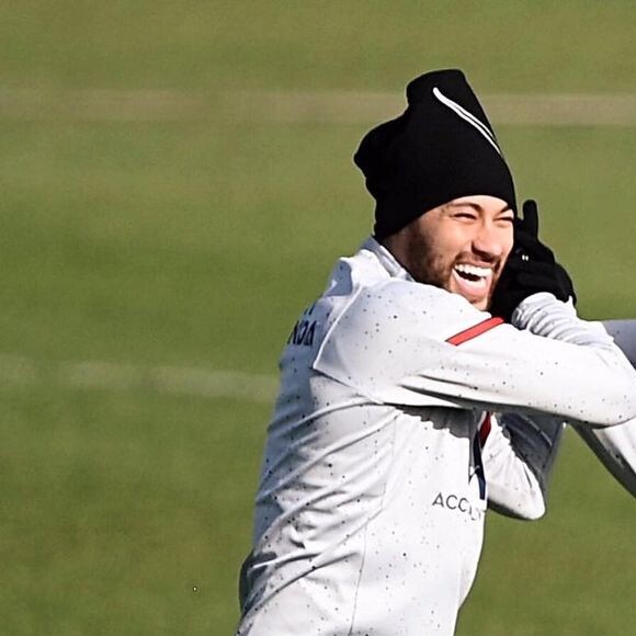 Dentro de campo, Neymar também vive uma polêmica com Mbappé