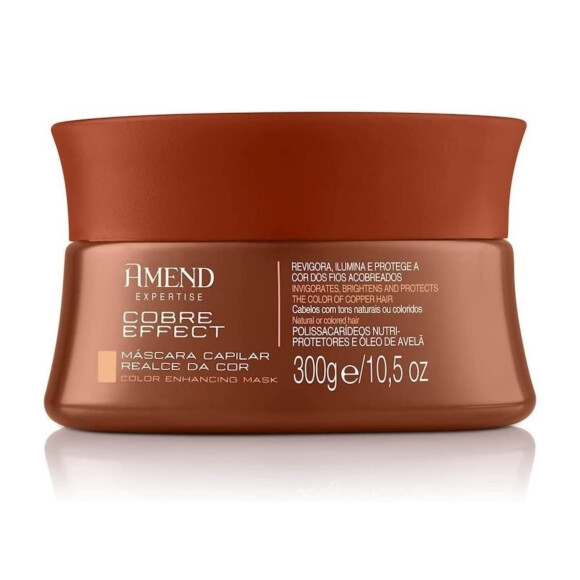O cabelo ruivo fica mais poderoso com a máscara realce da cor cobre effect, da Amend


