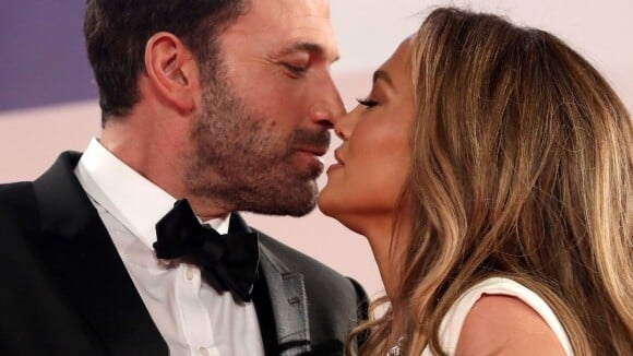 Fotos do 2º casamento de Jennifer Lopez e Ben Affleck vazam na web: vestido da cantora impressiona!