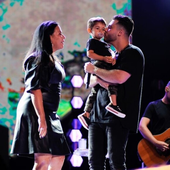 Murilo Huff e Léo emocionam público durante show