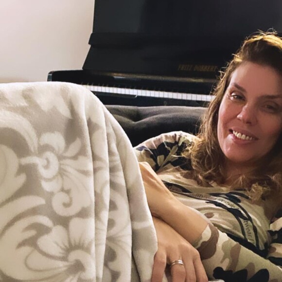 Simony foi diagnosticada com um tumor na parte final do intestino, perto da região do ânus, chamado epidermoide