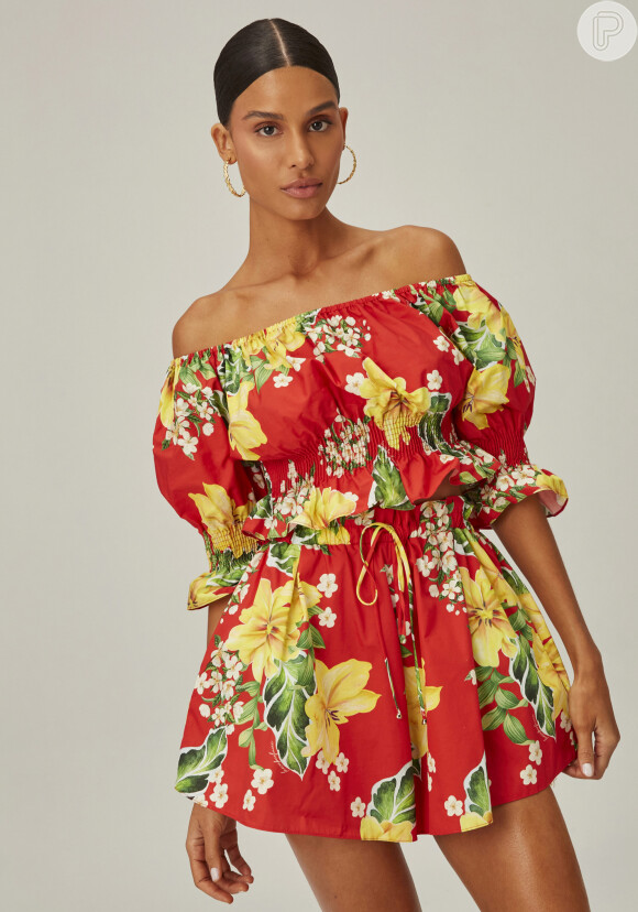 Estampa florida que aparece em maiô de Andressa Suita também aparece em um short evasê de cintura alta da Lança Perfume. Peça custa R$ 367,00