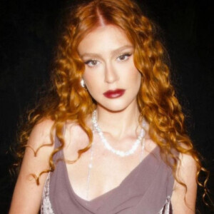 Vestido vintage de Marina Ruy Barbosa: você não vai acreditar quando esse look foi desfilado pela 1ª vez!