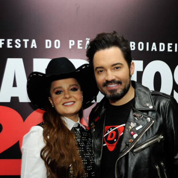 Fernando Zor tietou a namorada, Maiara, em bastidor de show