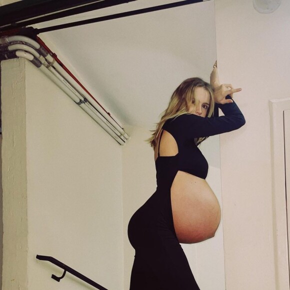 Isabella Scherer é filha do nadador Xuxa Scherer, mais conhecido como Xuxa