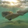 Fiorella Mattheis publicou neste domingo, 21 de dezembro de 2014 em seu Instagram uma foto onde aparece de biquíni mergulhando em uma praia do Havaí