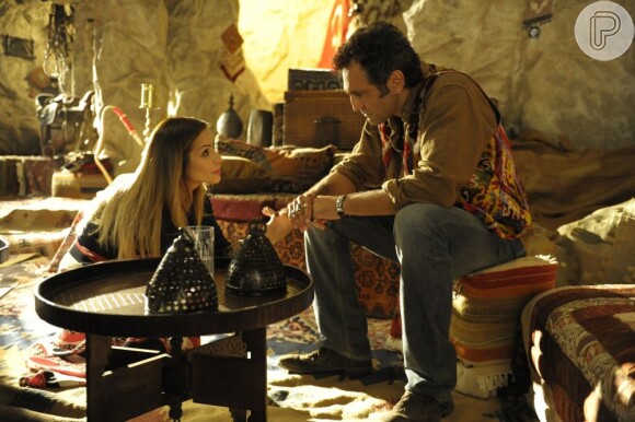 Bianca (Cleo Pires) confessa a Zyah (Domingos Montagner) que está apixonada por ele, em 'Salve Jorge'