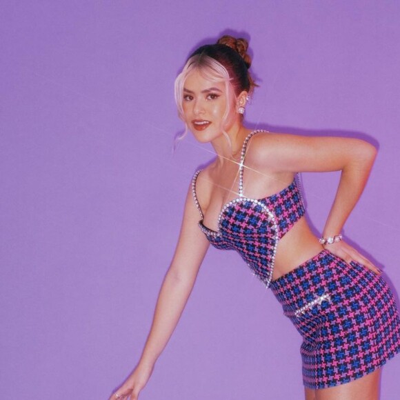 Maisa Silva usou conjunto da AREA para desfile da marca de Gkay, Gyka