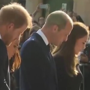 Príncipes William e Harry, e suas mulheres, Kate Middleton e Meghan Markle foram à frente do Castelo de Windsor ver as homenagens recebidas pela rainha Elizabeth II