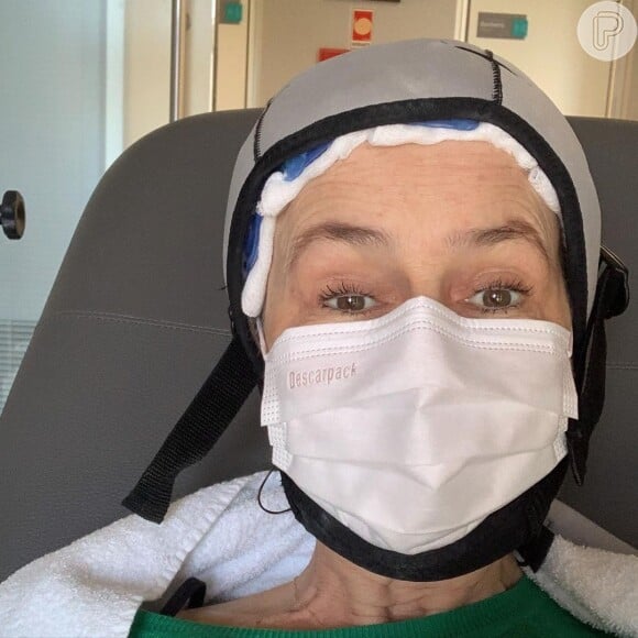 Antes de ser internada, Susana Naspolini postou foto durante uma sessão de quimioterapia