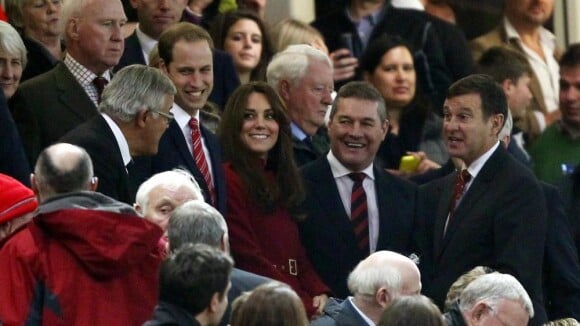 Príncipe William e Kate Middleton curtem partida de rúgbi no País de Gales
