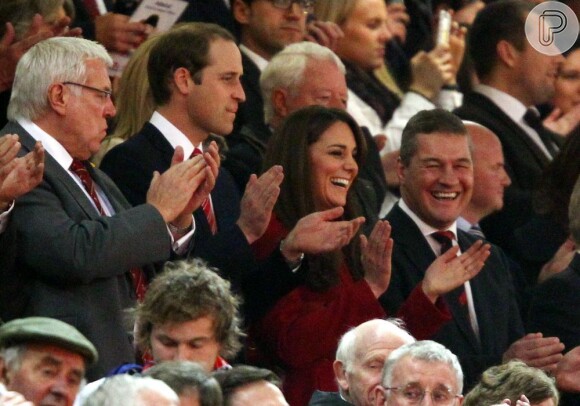  William e Kate Middleton apoiam a equipe da casa durante a partida de rúgbi
