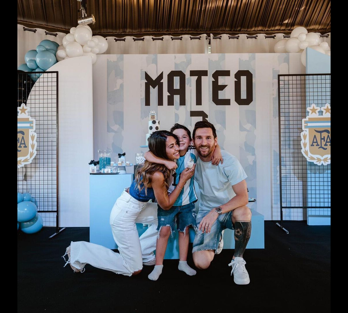 Foto: Na festa, Mateo e os irmão usaram camisas com o número de Messi ...