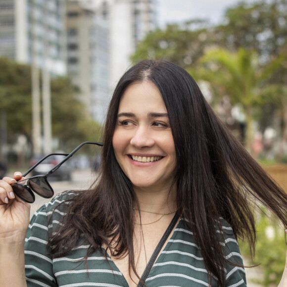 Na novela 'Travessia', Guida (Alessandra Negrini) é mãe de Rudá (Guilherme Cabral), que tem relação melhor com a tia, Leonor (Vanessa Giácomo)