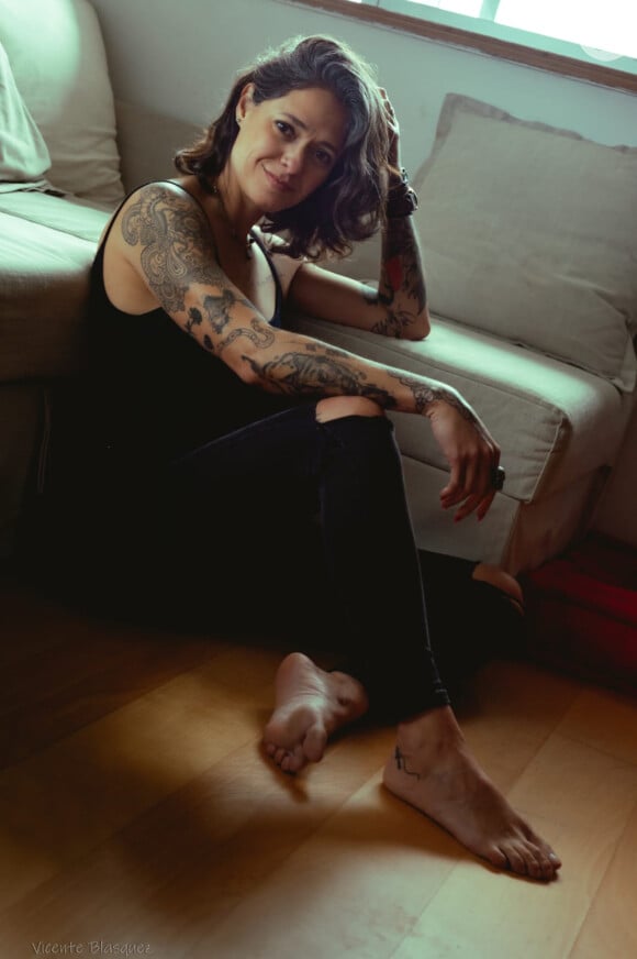 Tatuadora Clari Benatti lista as 5 regras essenciais do pós-tattoo