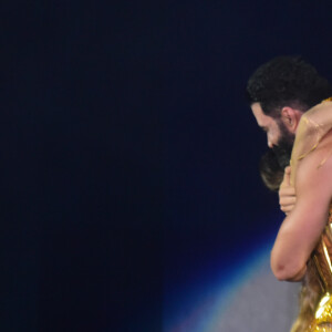 Simone Mendes e Gusttavo Lima trocaram abraço apertado durante o 'Aviões Fantasy'