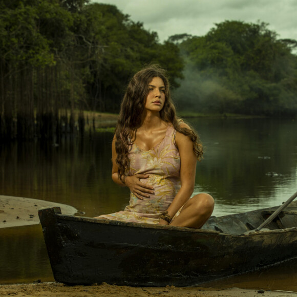 "Pantanal": Juma (Alanis Guillen) deseja dar à luz na beira do rio, assim como sua mãe