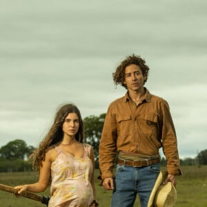 "Pantanal": Jove (Jesuíta Barbosa) vai atrás da esposa e muito preocupado tenta levá-la de volta para a fazenda, mas é expulso pela moça 
 