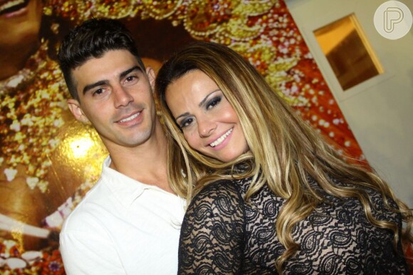 Além de emagrecer, Viviane Araújo também decidiu se casar em 2015 com o noivo, Radamés