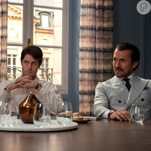 As primeiras imagens da terceira temporada de 'Emily em Paris' revelaram que parte do elenco vai se manter, como Gabriel (Lucas Bravo) e Antoine (William Abade)