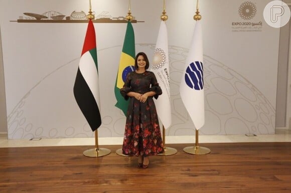 Michelle Bolsonaro comentou foto de uma roupa preta e transparente de Bruna Marquezine