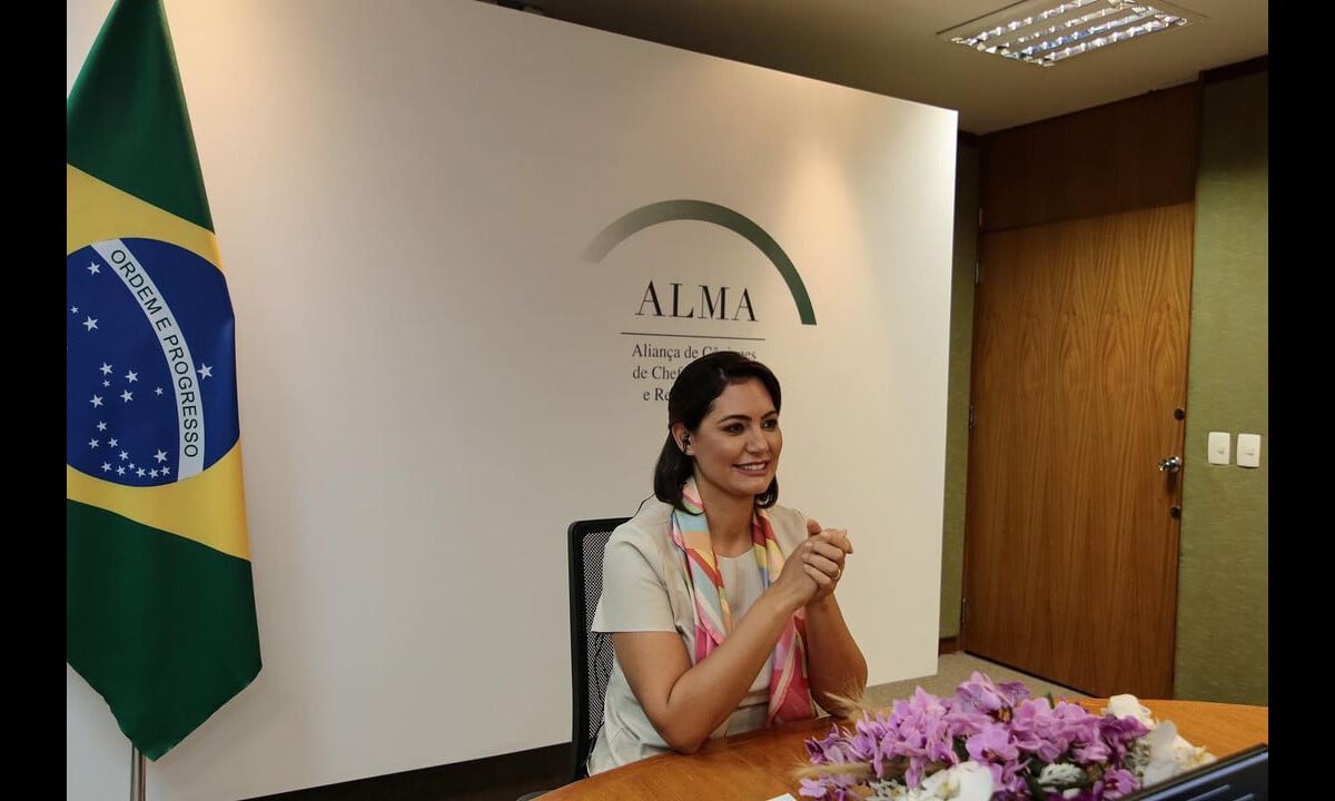 Foto: Michelle Bolsonaro é mãe de Laura, quinta filha de Jair