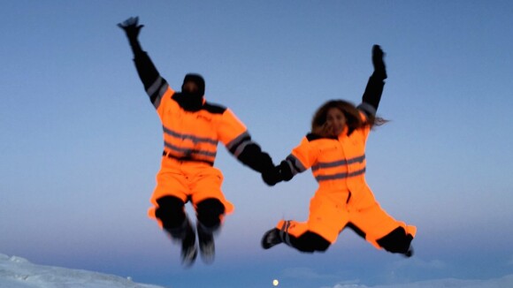 Beyoncé e Jay-Z viajam para Islândia e compartilham fotos românticas no Facebook