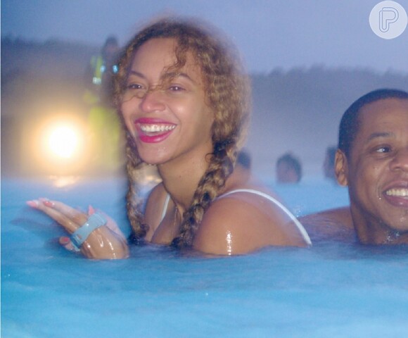 Apesar do  frio, Beyoncé e Jay-Z curtiram um banho de água bem quente!