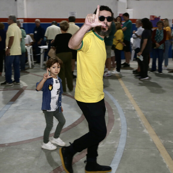 Eleições 2022: Daniele de Oliveira leva o filho e demonstra apoio a Lula