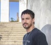 Oto (Romulo Estrela): funcionário de Moretti (Rodrigo Lombardi) e seu homem de confiança, é um hacker leal ao patrão e que não tem uma moradia fixa por conta do trabalho, na novela 'Travessia'