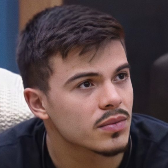 A Fazenda: Thomaz Costa foi convidado por Deborah a trocar de lado