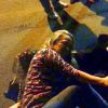 Em novembro, Letícia apareceu deitada no asfalto em uma foto publicada na Internet, gerando grande repercussão
