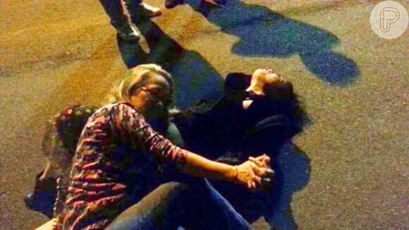 Em novembro, Letícia apareceu deitada no asfalto em uma foto publicada na Internet, gerando grande repercussão