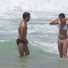 Sophie Charlotte e Daniel de Oliveira curtiram o sol desta sexta-feira, 26 de dezembro de 2014 na praia da Reserva, na Zona Oeste do Rio. Na hora de se refrescar, os dois foram juntos para o mar, onde trocaram muitos beijos