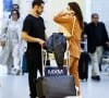 Rafa Kalimann foi recebida pelo namorado, José Loreto, em aeroporto