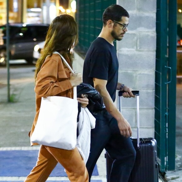 José Loreto se encontrou com Rafa Kalimann no aeroporto Santos Dumont