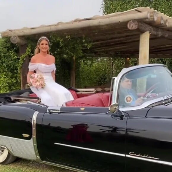 Viviane Tube chegou em um Cadillac no casamento